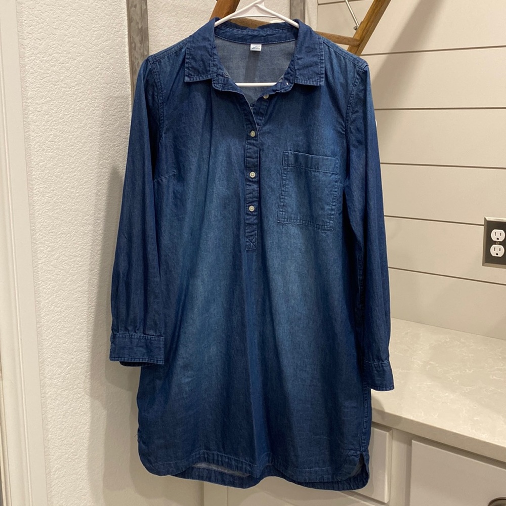 Old Navy chambray shirt dress. Size medium.
